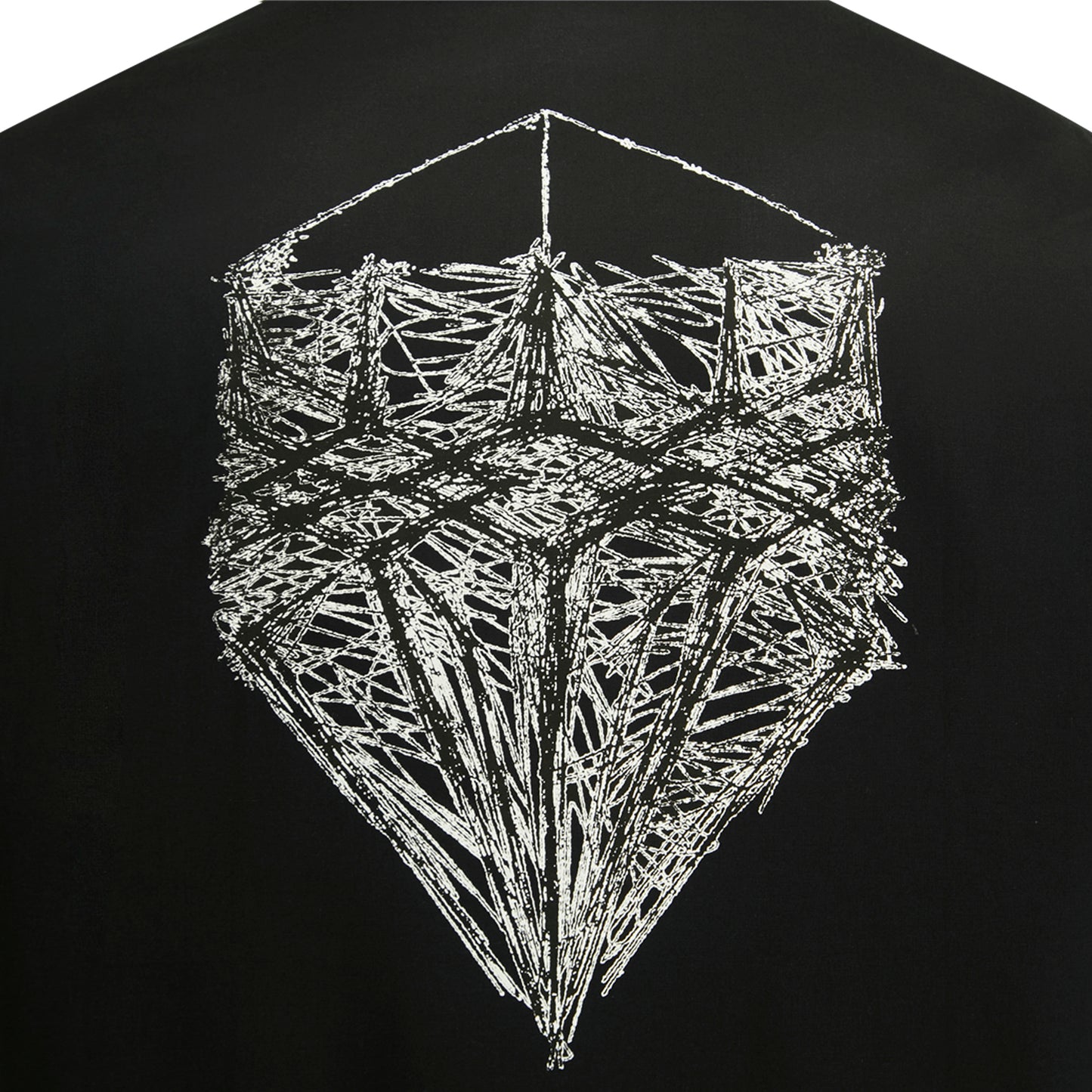 Estampa de diamante branco na parte de trás de camisa preta
