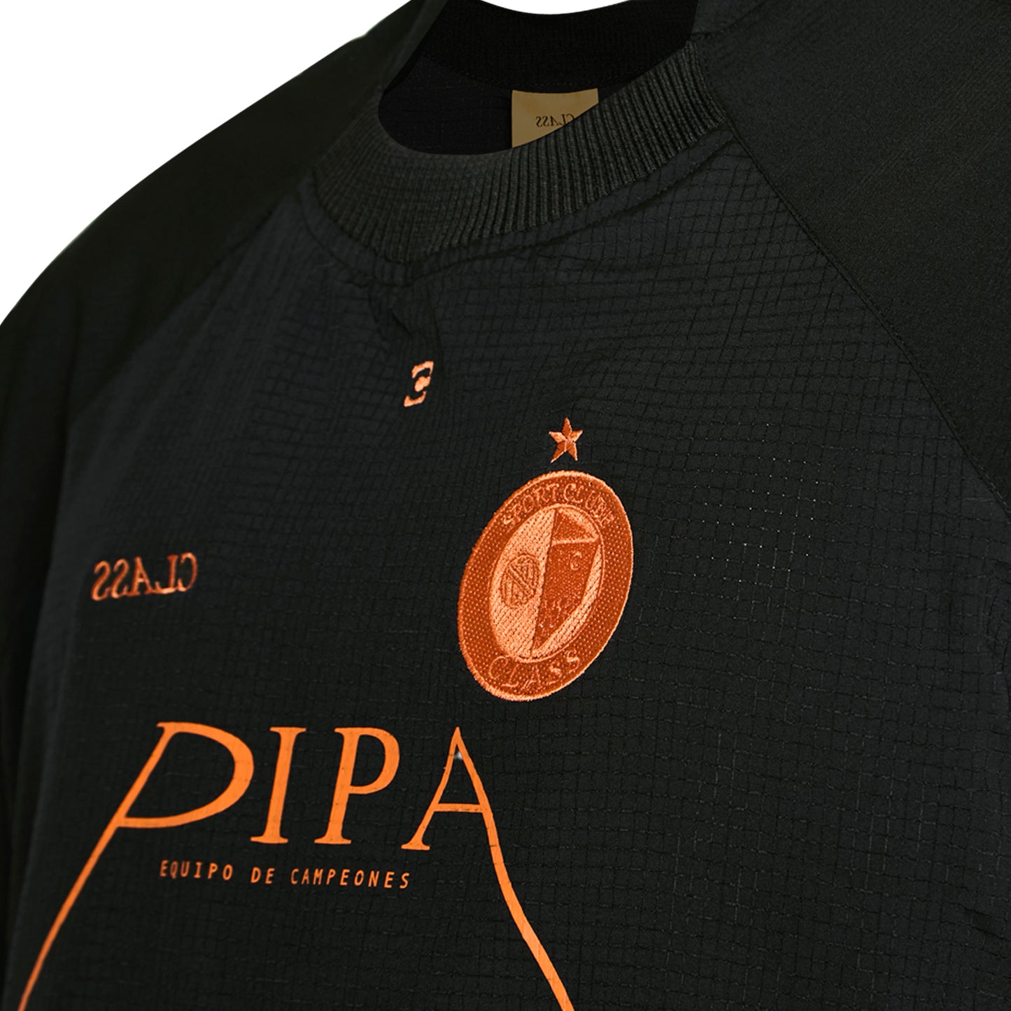 Camiseta jersey preta com estampa grande DIPA, escudo laranja e estrela no peito