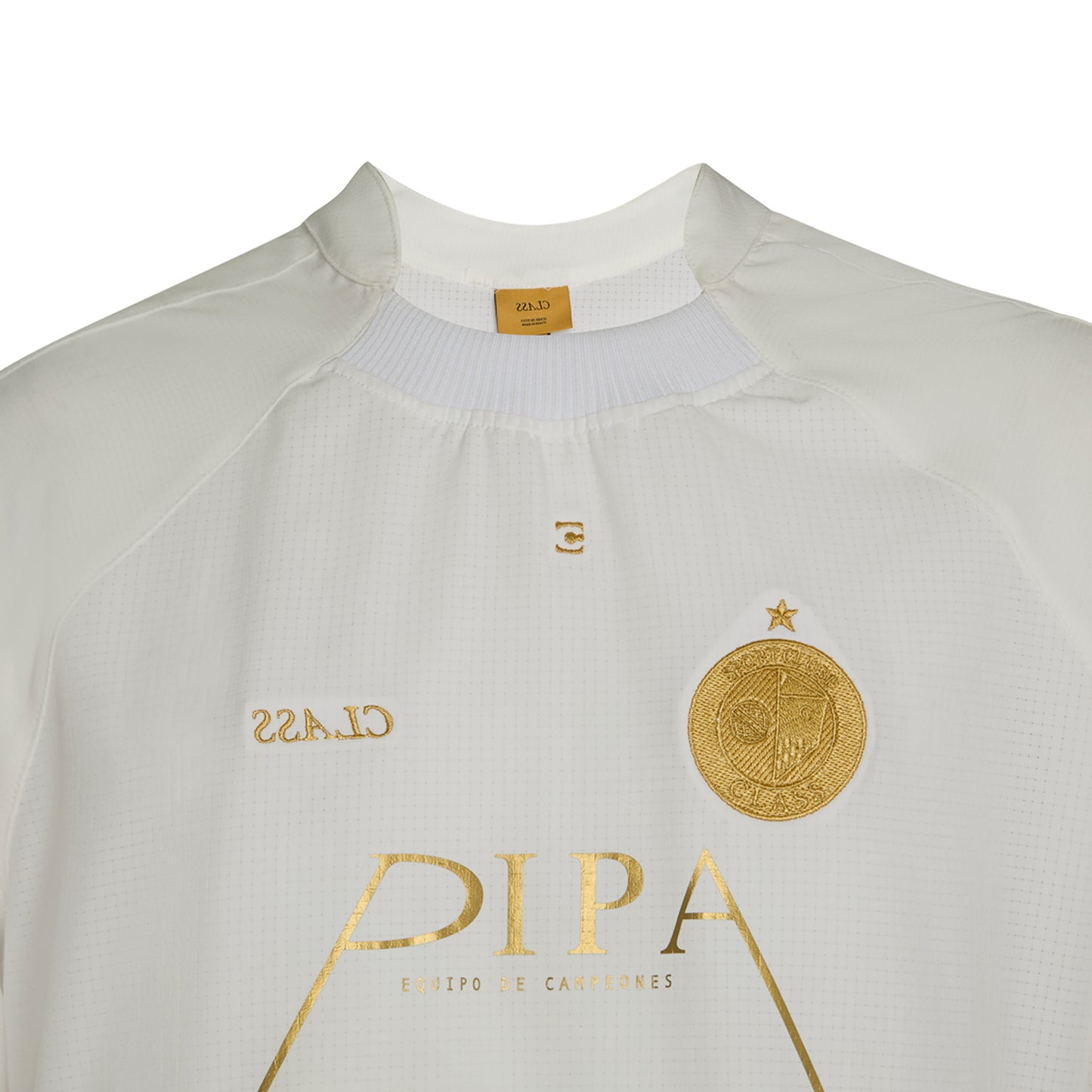 Jersey branca com estampa dourada PIPA e escudo redondo no peito