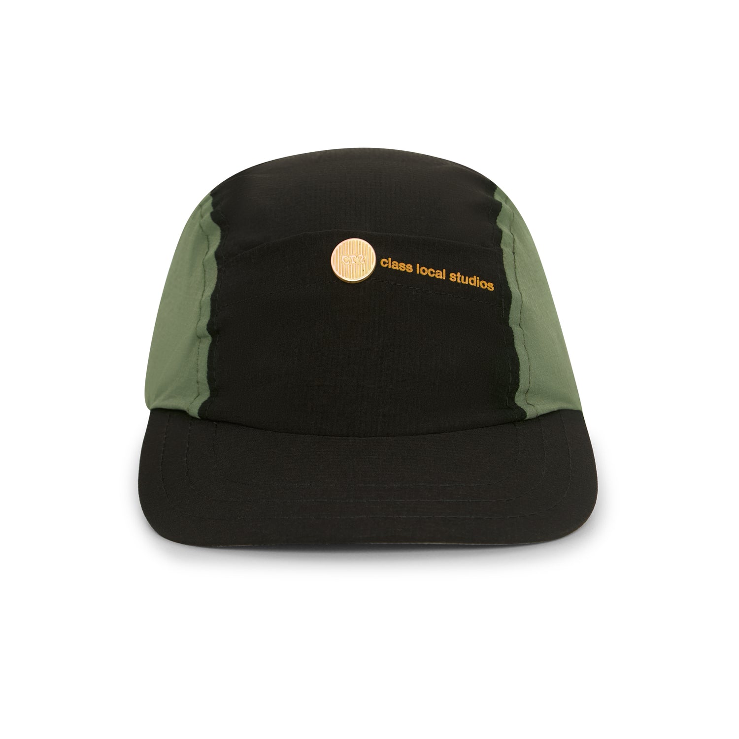 Boné esportivo de 3 painéis preto com laterais verdes e logo frontal circular