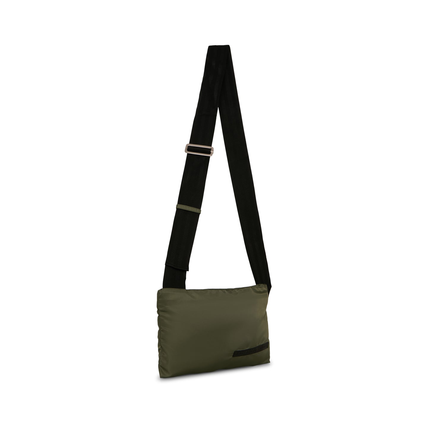 Bolsa pequena verde-oliva com alça preta dupla e bolso frontal com detalhe escuro