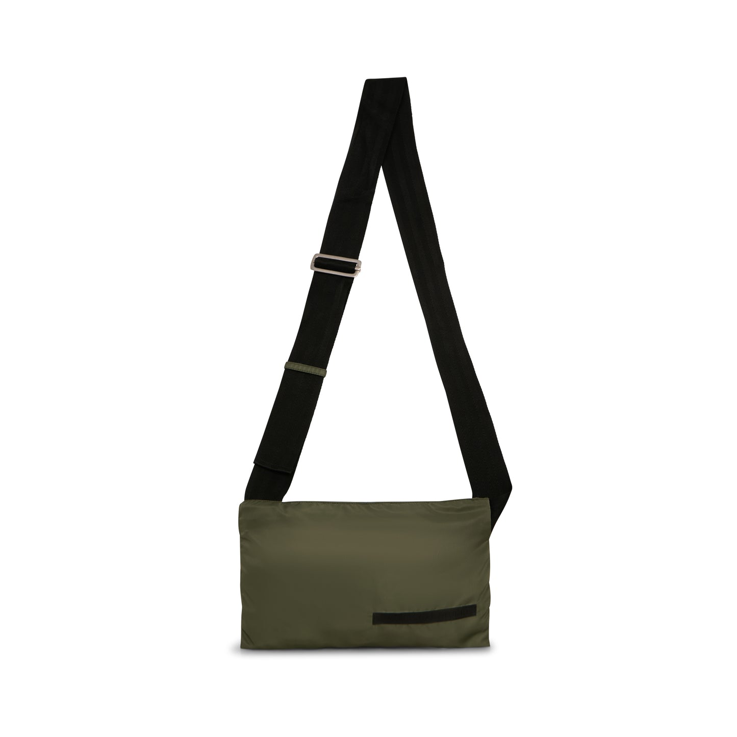 Bolsa pequena verde-oliva com alça preta ajustável e bolso frontal com faixa escura